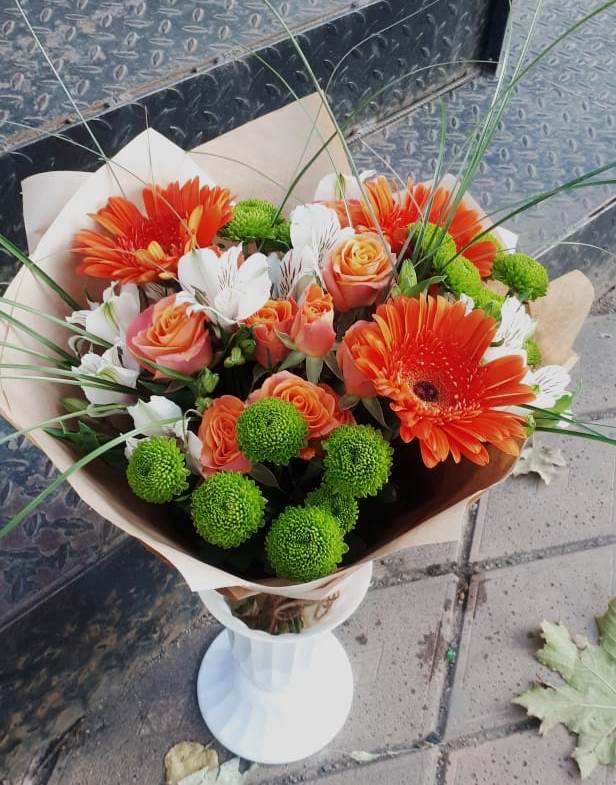 Букет цветов из: Герберы, Хризантемы, Альстромерии и Розы в Снежинске
