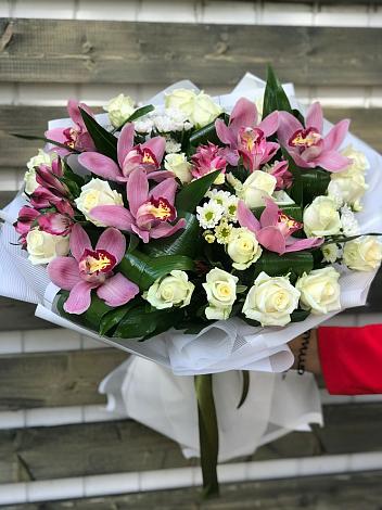 Букет цветов из: Розы и Хризантемы в Снежинске