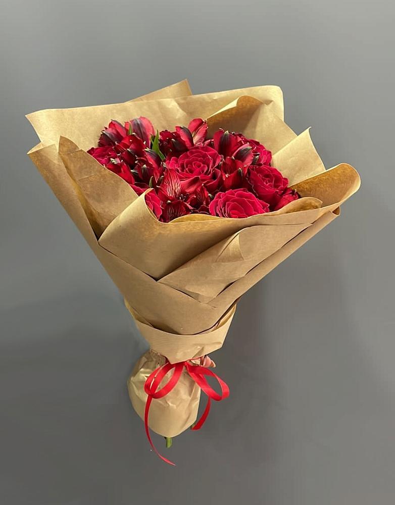 Букет цветов из: Альстромерии и Розы в Снежинске