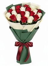 Букет Микс из красных и белых роз в Снежинске