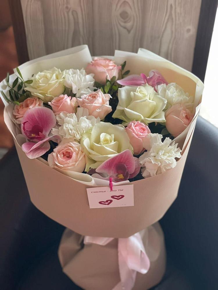 Букет цветов из: Орхидеи, Розы и Гвоздики в Снежинске