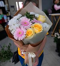 Букет цветов из:  Герберы, Розы и Хризантемы в Снежинске