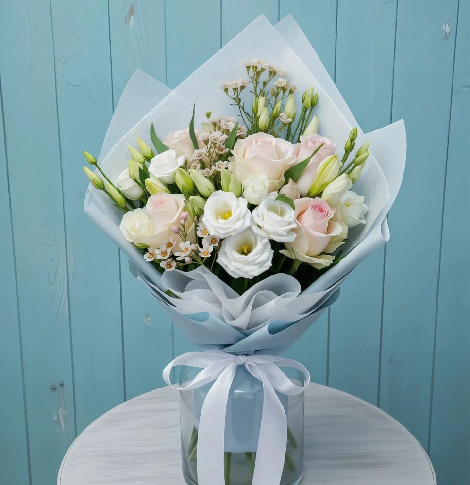 Букет цветов из: Розы и Лизиантусы в Снежинске