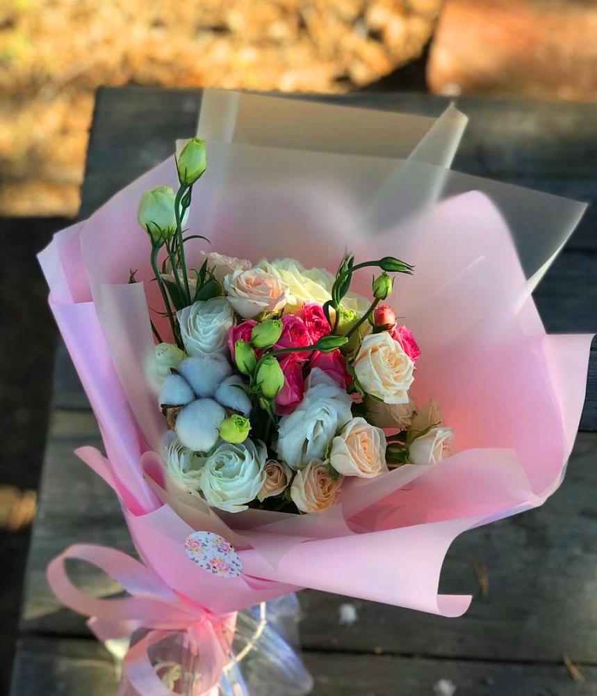 Букет цветов из: Розы и Лизиантусы в Снежинске