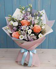 Букет цветов из:  Лизиантусы, Розы, Альстромерии и Гипсофила в Снежинске