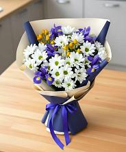 Букет цветов из:  Розы, Ирисы и Хризантемы в Снежинске