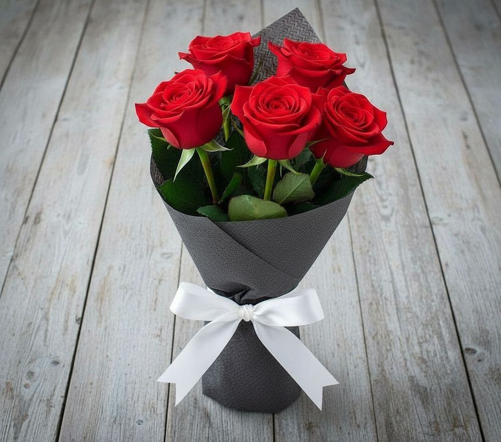 Букет 5 Красных роз Эдлесс Лав в Снежинске