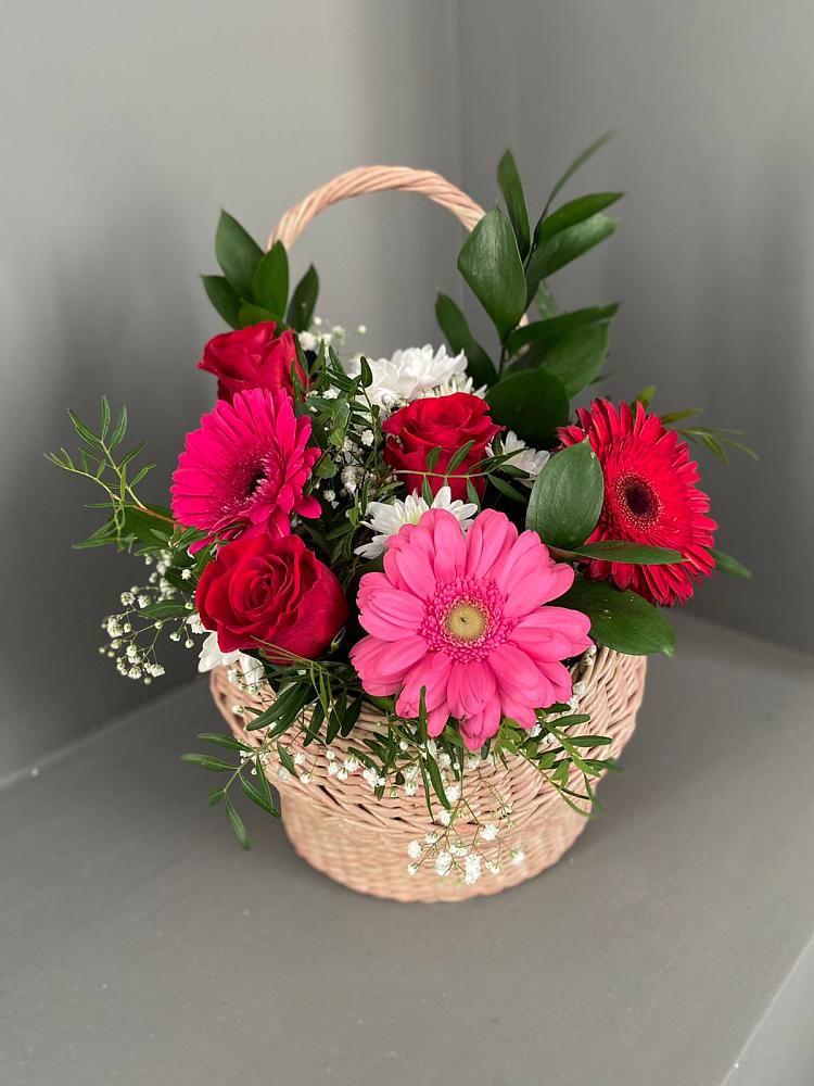 Цветочная композиция из Розы, Хризантемы и Герберы в корзине в Снежинске