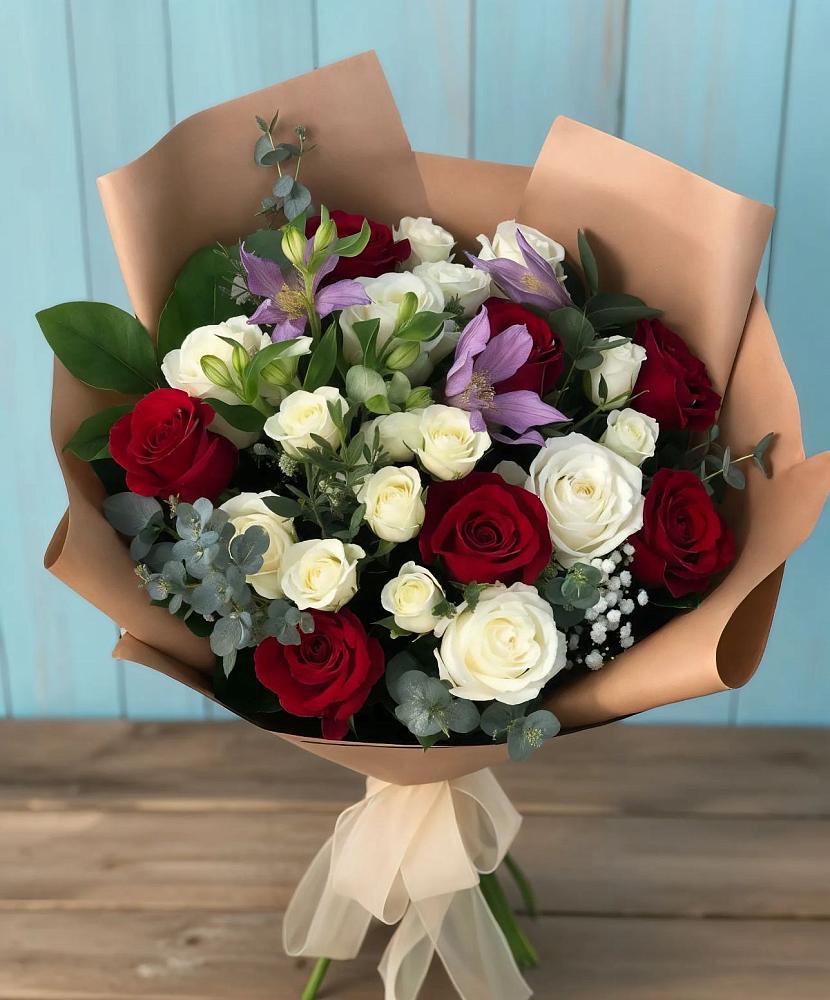 Букет цветов из: Розы и Альстромерии в Снежинске