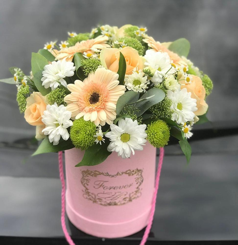 Цветочная композиция из Розы, Герберы и Хризантемы в шляпной коробке в Снежинске