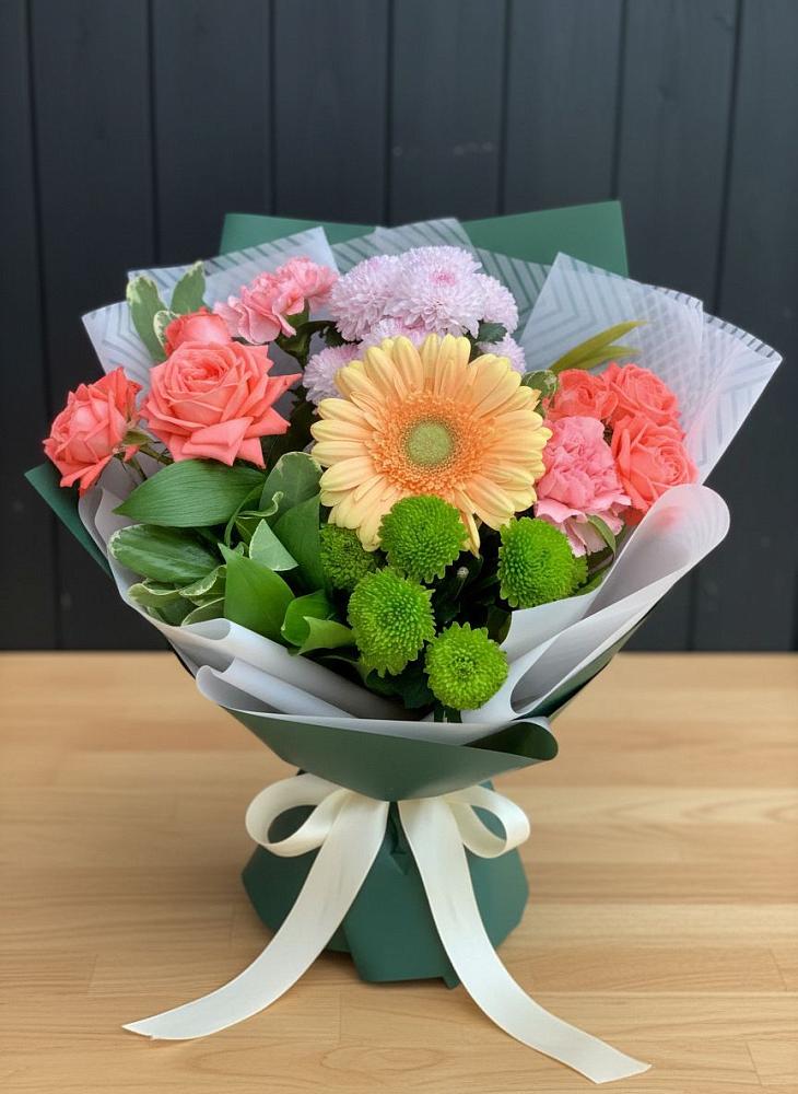 Букет цветов из: Гвоздики, Розы, Герберы и Хризантемы в Снежинске