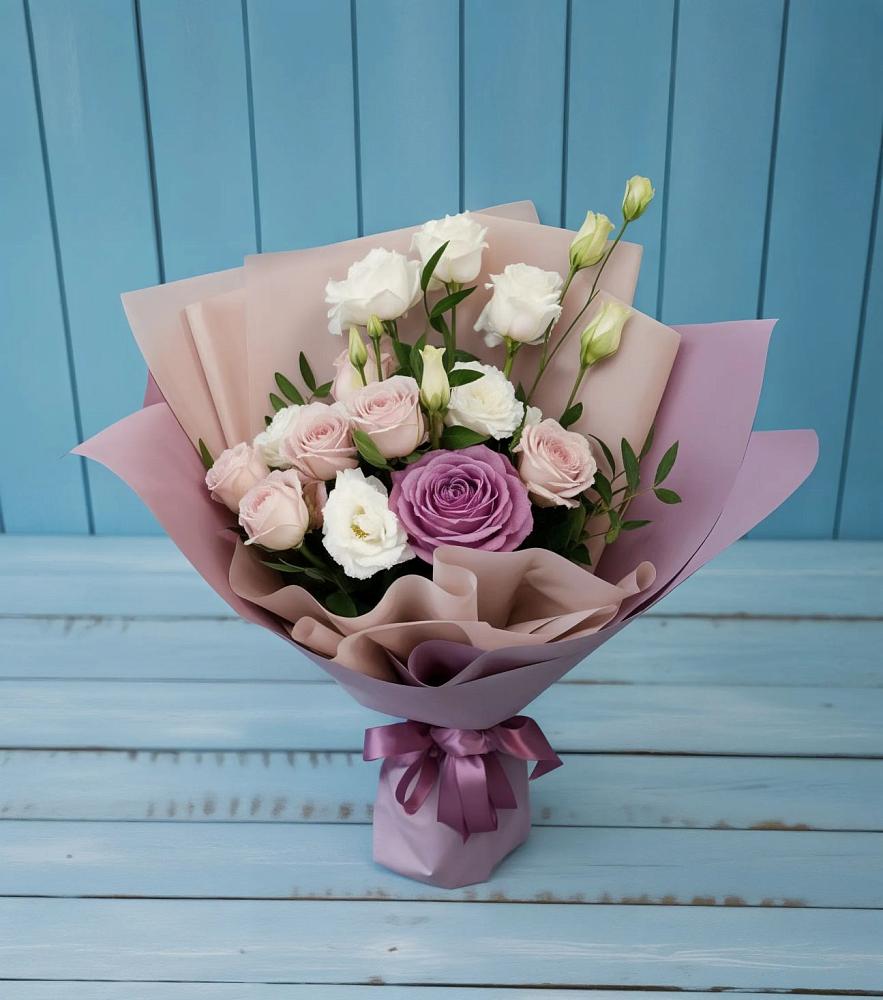 Букет цветов из: Розы и Лизиантусы в Снежинске